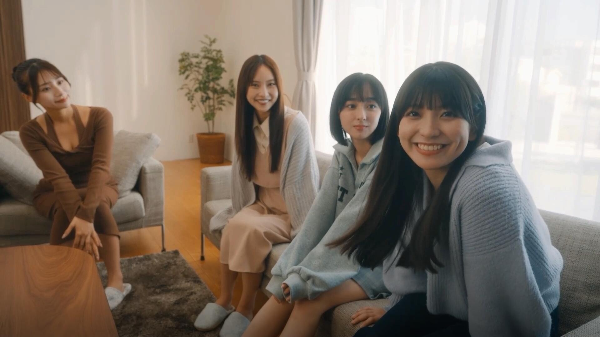 Roommates, Romance, and Ringing Hearts Screenshot 0