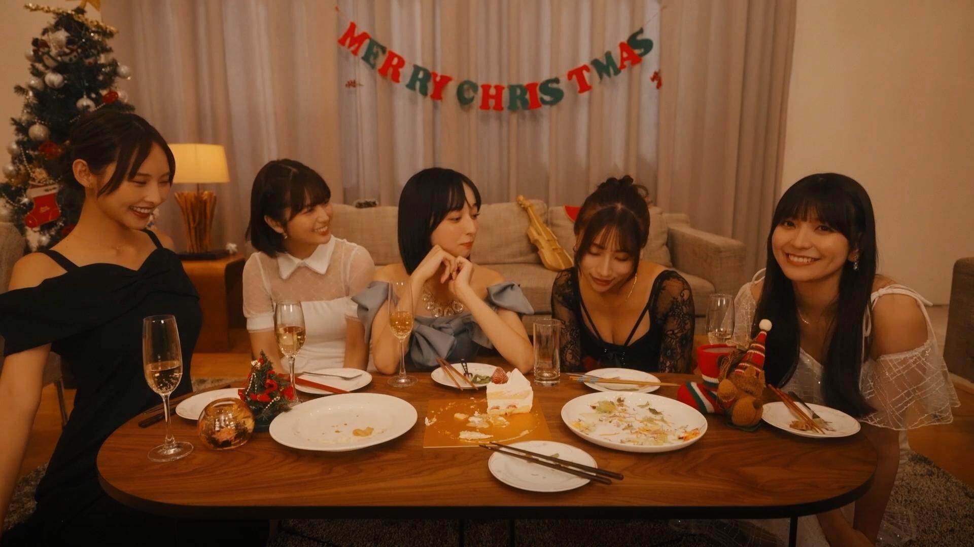 Roommates, Romance, and Ringing Hearts Screenshot 5