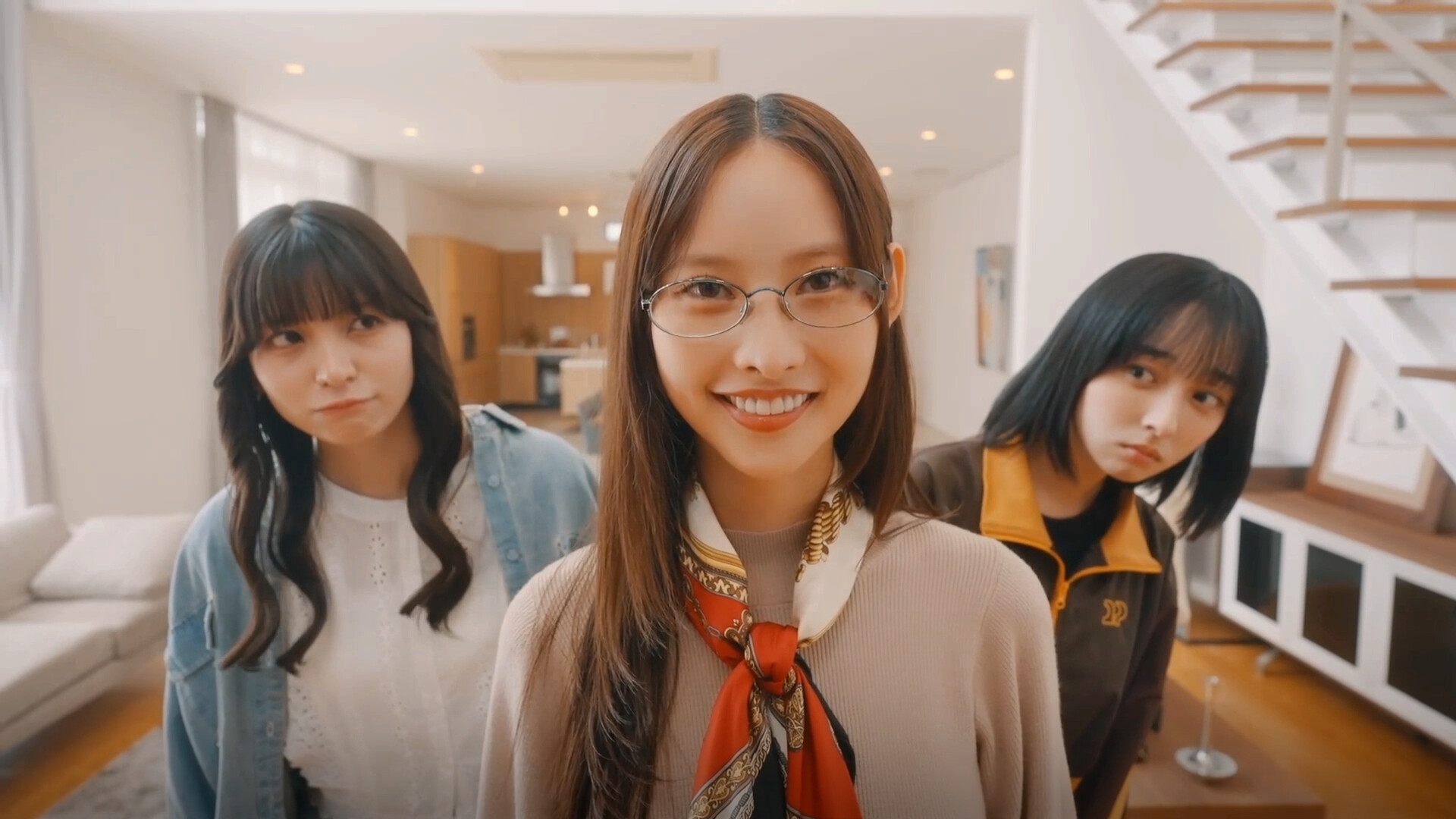 Roommates, Romance, and Ringing Hearts Screenshot 1