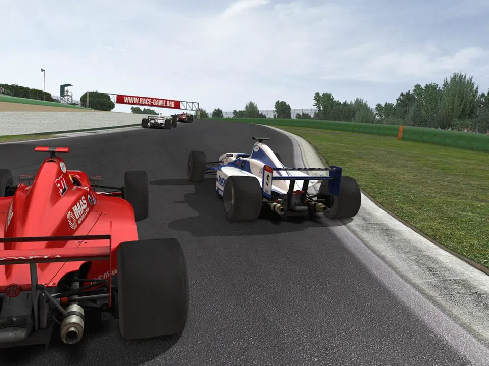 RACE 07: Andy Priaulx Crowne Plaza Raceway (Free DLC) Screenshot 2