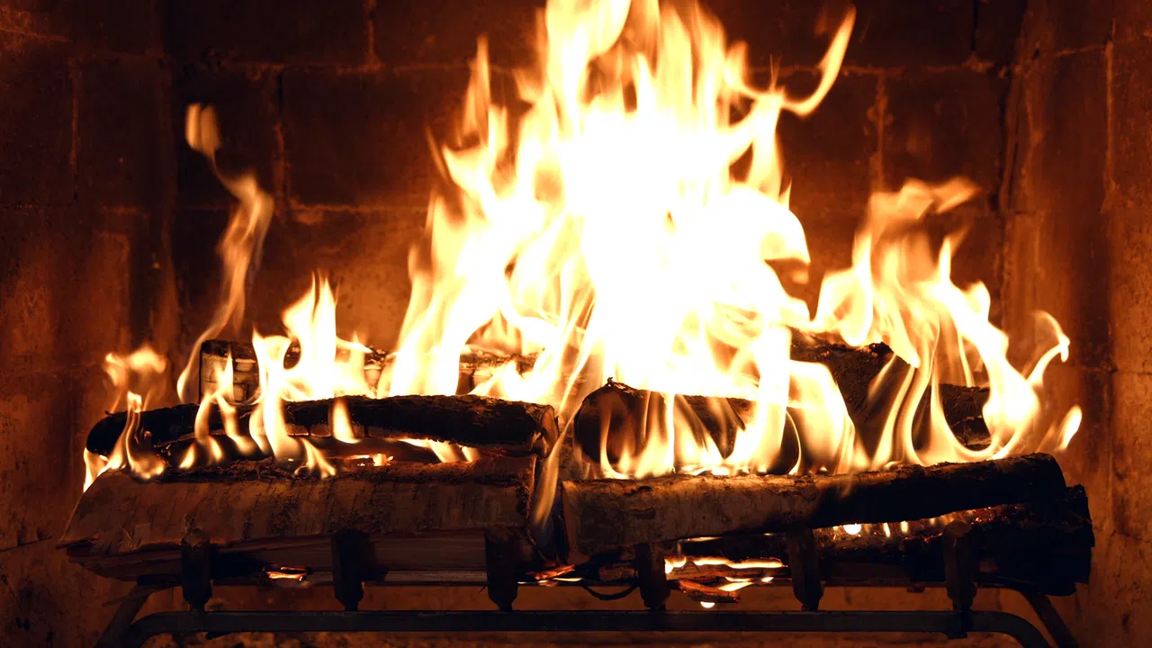 A Christmas Fireplace Screenshot 2