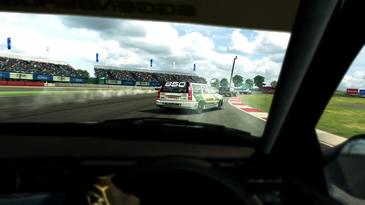 GRID Autosport - Touring Legends Pack Screenshot 1