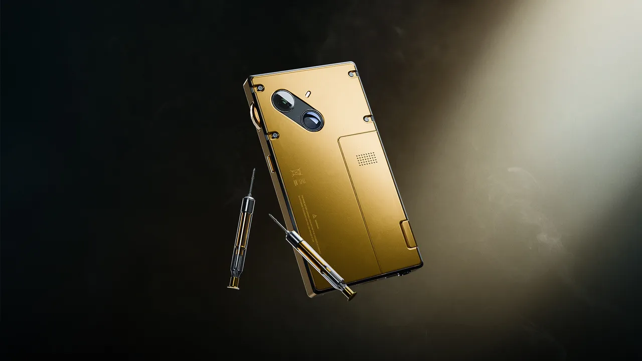 007 First Light - Gleaming Phone (Gadget Skin) Screenshot 0