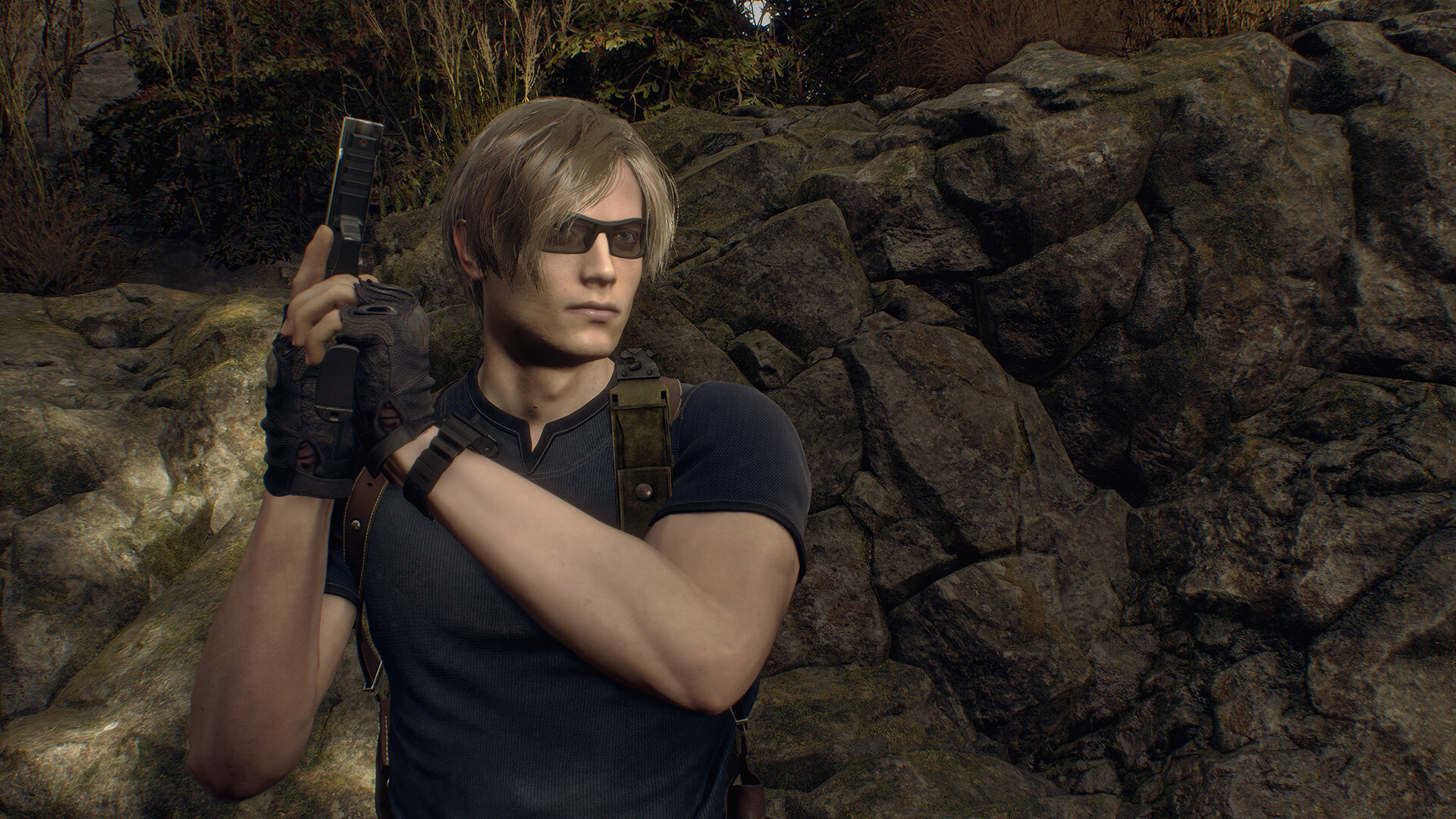 Resident Evil 4 Leon Accessory: 'Sunglasses (Sporty)' Screenshot 0