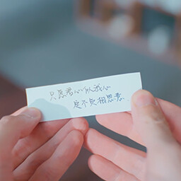 Broken porcelain doll icon