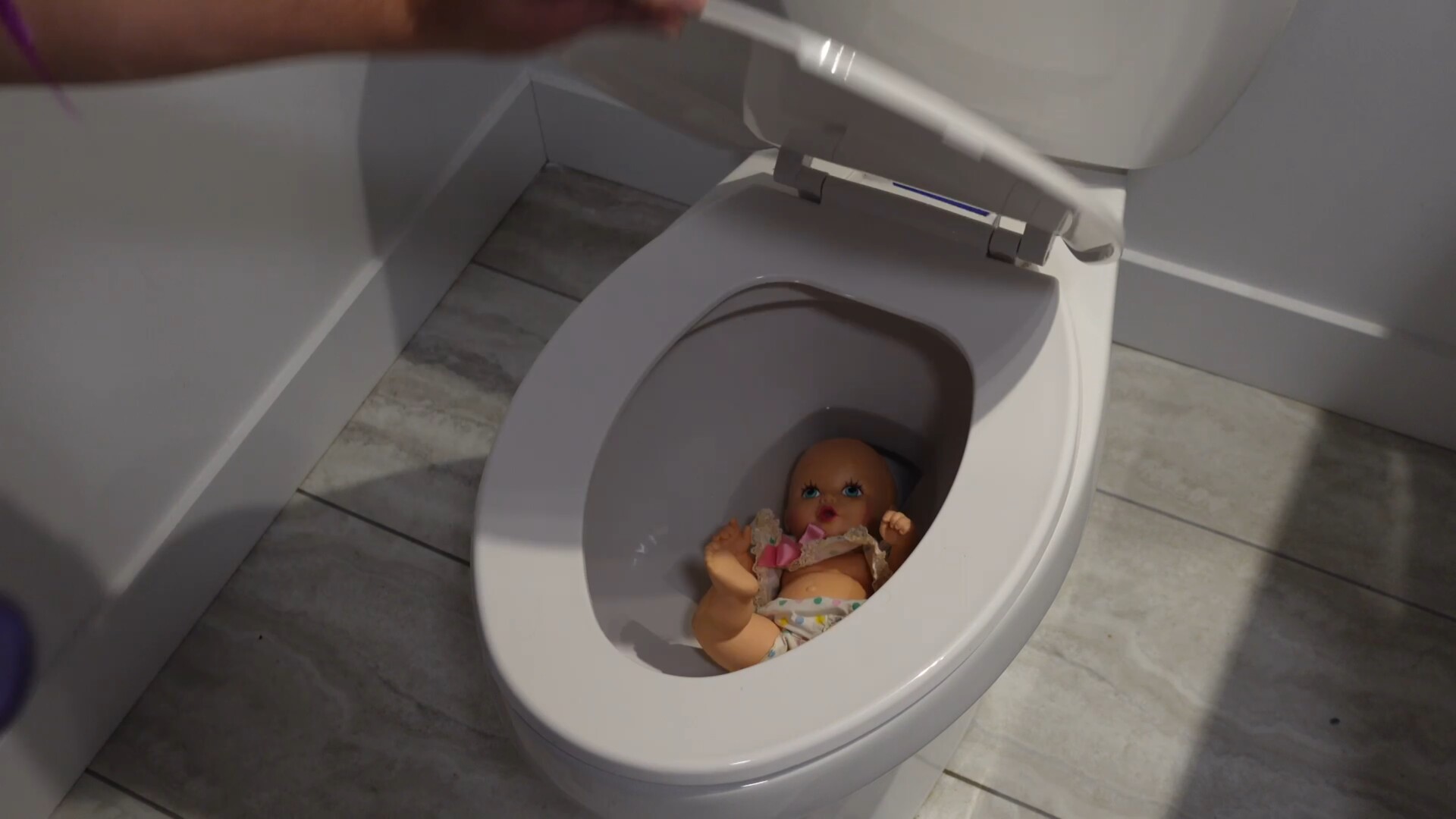 "Buy The Game, I Have a Gun" -Sheesh-Man Screenshot 8